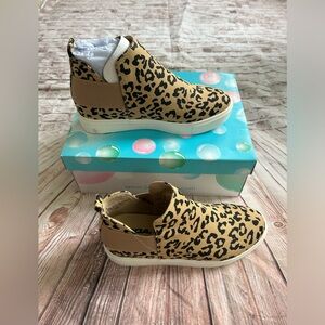New In Box Soda Cheetah Print Wedge Sneakers Size 6.5